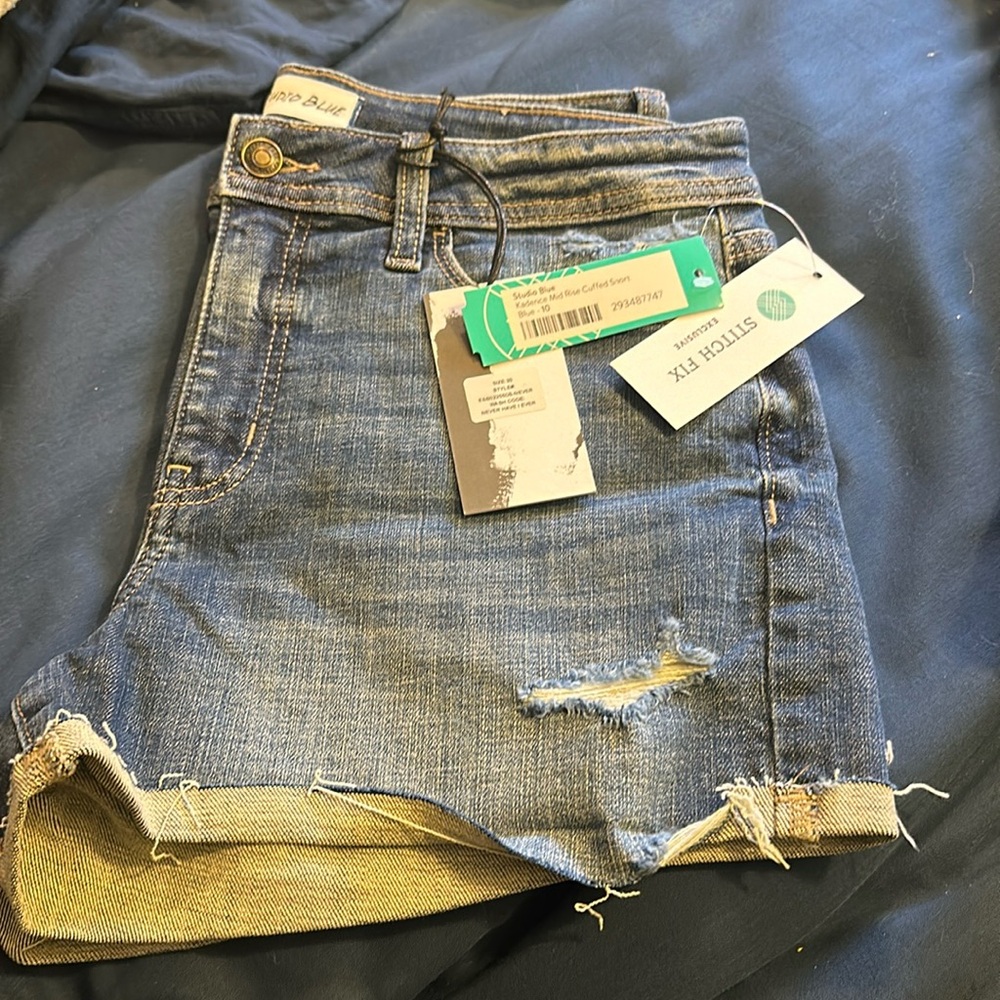 Studio Blue -Kadence Mid Rise cuffed shorts